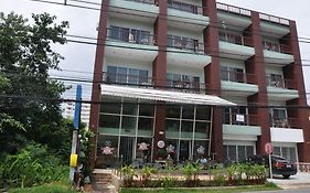 Hill Top Service Suites บางละมุง Exterior photo