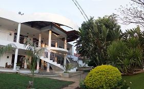 Motsamai Guest Lodge บูลาวาโย Exterior photo