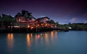 Blu Galapagos Sustainable Waterfront Lodge ปูแอร์โตอาโยรา Exterior photo