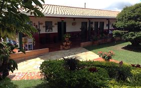 Villa Liliana Lodge Mesa De Los Santos ลอส ซานตอส Exterior photo