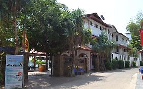 Gayana Guest House แทนกาลเล Exterior photo