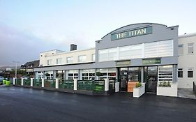 The Titan Hotel ไคลด์แบงก์ Exterior photo