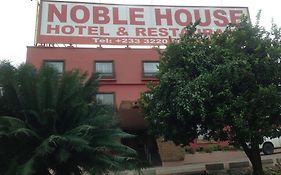 Noble House Hotel คูมาซี Exterior photo