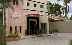Altamira Village Hotel & Suites การากัส Exterior photo