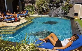 Manta Ray Bay Resort โคโลเนีย Exterior photo