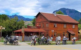 Hotel Antigua Casona Patagonia ฟูตาเลวฟู Exterior photo