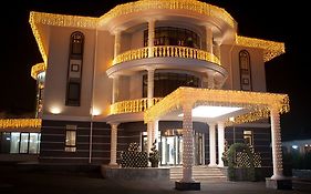 โดนาเตลโล บูติคโฮเต็ล Hotel อัลมาตี Exterior photo