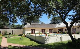 Mandebele Lodge วิกตอเรียฟอลส์ Exterior photo
