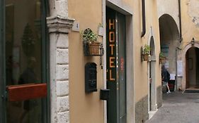 Hotel Modena Old Town มัลเชซิเน Exterior photo