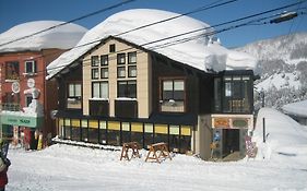 Lodge Nakajima โนซาวะออนเซ็น Exterior photo