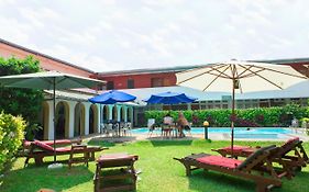 รันเวลี บีช รีสอร์ต Hotel Dehiwala-Mount Lavinia Exterior photo