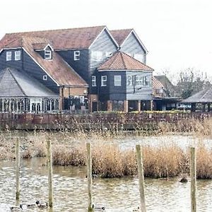 โรงแรมออยสเตอร์ ฟลีท Canvey Island Exterior photo