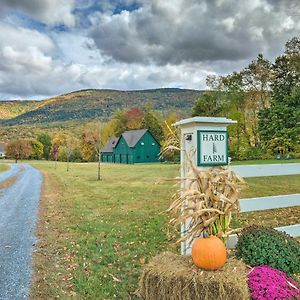 Luxe Green Barn Near Skiing With Mt Equinox Views! Apartment แมนเชสเตอร์ เซ็นเตอร์ Exterior photo