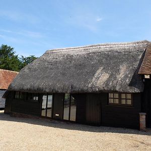 The Thatched Barn Villa เธม Exterior photo