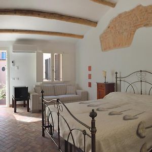 La Casetta Nel Borgo Bed & Breakfast ฟาเอนซา Exterior photo