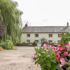 Lower Ford Farm Bed & Breakfast คัลลัมป์ตัน Exterior photo