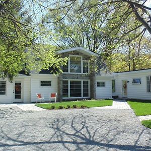 Carriage House On Kent Bed & Breakfast Niagara-on-the-Lake Exterior photo