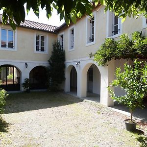 De L'Autre Cote Bed & Breakfast Garlin Exterior photo