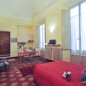 Cozy Apartment In Palazzo Malaspina เปียเชนซา Exterior photo