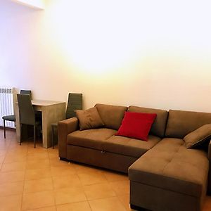 “Coccole Nel Borgo” 2Min To Outlet Apartment แซร์ราวัลเล สกรีเวีย Exterior photo