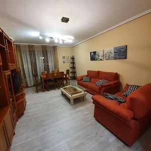 Piso De Tres Dormitorios Con Garaje Y Todos Los Servicios Cerca บูร์โกส Exterior photo