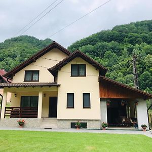 Casa De Vacanta Dana ชูกัก Exterior photo