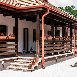 Boroka Vendeghaz Toalmas Hotel Exterior photo