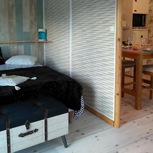 Le Haut Village Chambre D'Hotes Mobi-Loft Cosy Sauna ,Douche ,Chromotherapie Arrest Exterior photo