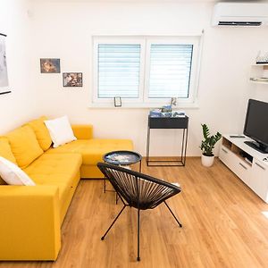 Apartment Alma - To Travel Is To Live เซเลีย Exterior photo