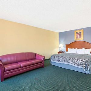 Blue Way Inn & Suites Wichita East Exterior photo
