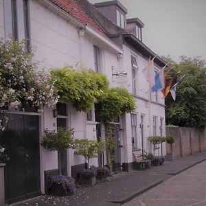 De Stadsboerderij Bed & Breakfast กัมเปิน Exterior photo