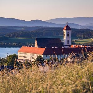 Stift St. Georgen Am Laengsee Hotel ซังคท์เกออร์เกน อัม เล็งเซ Exterior photo