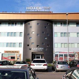 Hotelluxuryprato ปาล์มเดดเซิร์ท Exterior photo