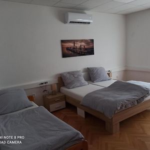 Apartmanovy Dom Stummerova Apartment ตอปอลชานี Exterior photo