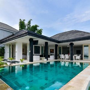 Villa Pondok Wahyu Sedana Umeanyar Exterior photo