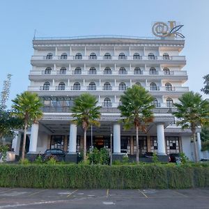 แอท เค โฮเต็ล กาลิอูรัง ย้อกยาการ์ต้า Hotel ยอกยาการ์ตา Exterior photo