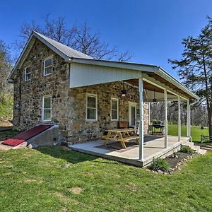 Idyllic Hellertown Cottage With Patio And Fire Pit! เบธเลเฮม Exterior photo