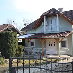Villa Premecz ซาลาคาโรส Exterior photo