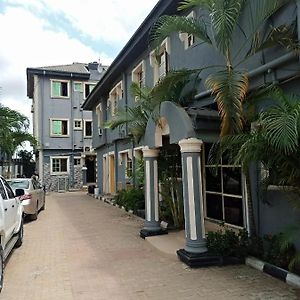 Rob Emmics Hotel ลากอส Exterior photo