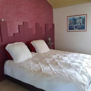 Chambre Double Avec Piscine Et Jacuzzi Bed & Breakfast Bernadets-Debat Exterior photo