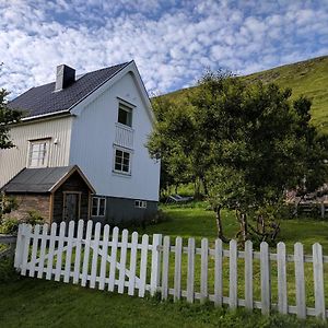 North Cape Family Lodge Skarsvag Exterior photo