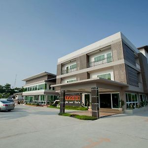 เบญจธารา บูติค เพลส รีสอร์ท Hotel ลพบุรี Exterior photo