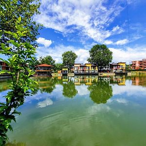 Waterside Houses Hotel ออร์คนายโนโว่ Exterior photo