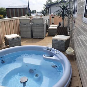 Relaxing Breaks With Hot Tub At Tattershal Lakes 3 Bedroom แททเทอร์ชอล Exterior photo