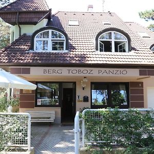 Berg Toboz Panzio Hotel เปตช์ Exterior photo