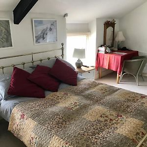 Large Guest Room In Stylish Georgian Town House Abergavenny Exterior photo