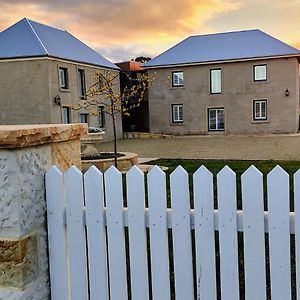 Triabunna Barracks Bed & Breakfast Exterior photo