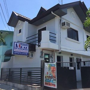 Aa Travellers Pad Hotel ลาวัก Exterior photo