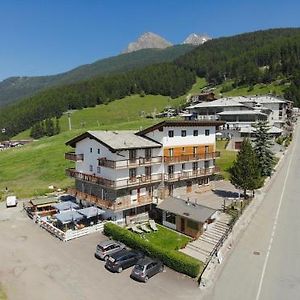 Hotel Chalet Des Alpes ปิลา Exterior photo