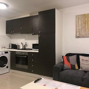 2 Bedroom Large Town Centre Apartment Free Parking ลอฟเบอเรอ Exterior photo